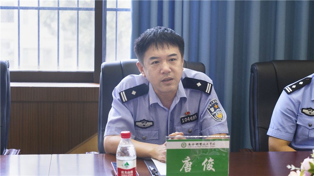 校警联动 共育未来——广西群贤技工学校与南宁市公安局上尧派出所举行校警共建签约暨法治副校长聘任仪式(图2)