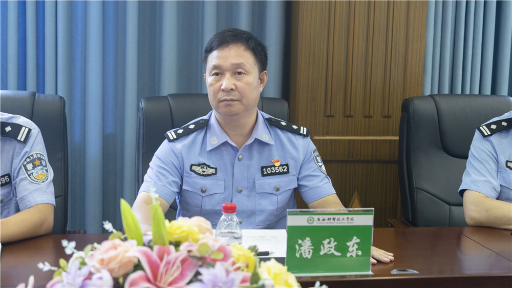 校警联动 共育未来——广西群贤技工学校与南宁市公安局上尧派出所举行校警共建签约暨法治副校长聘任仪式(图5)