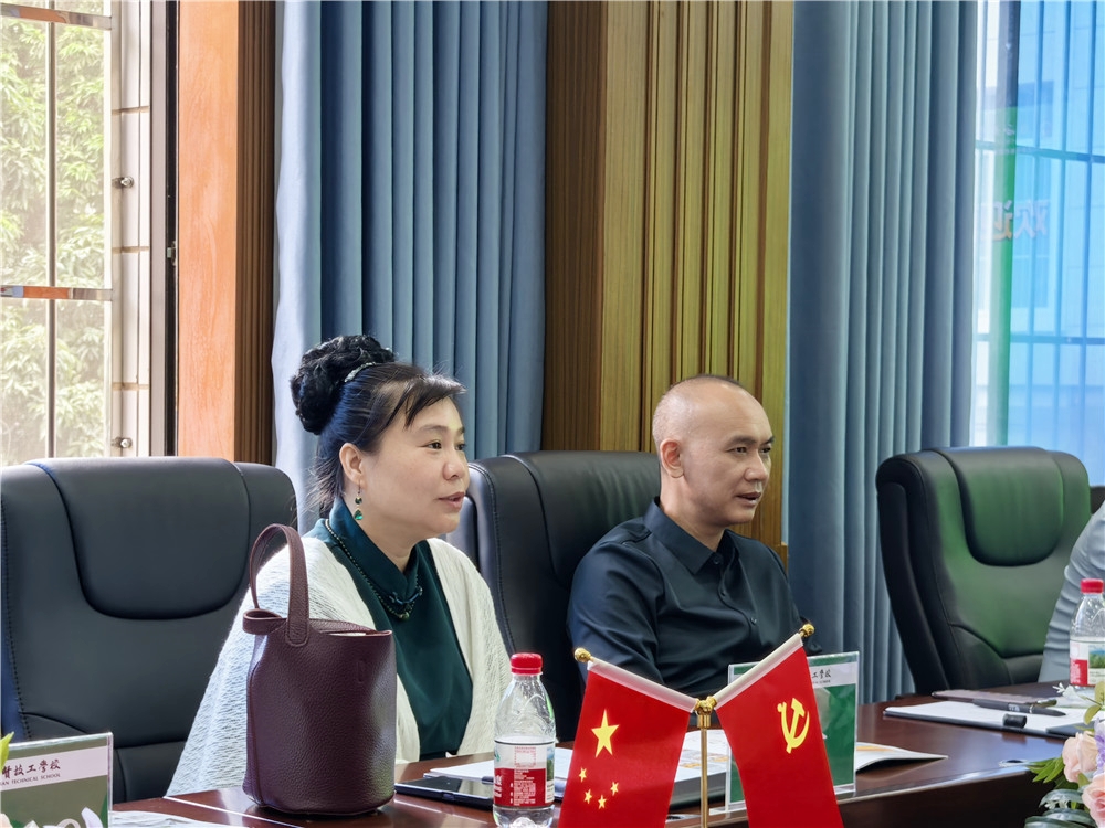 深化产教融合 共探育人新路 ——南宁市电子商务行业协会一行莅临我校交流指导(图3)