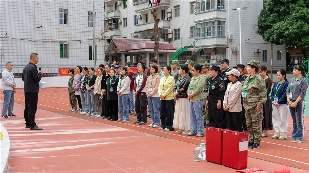 以练筑防 平安校园——学校2025年秋学期消防应急疏散演练圆满完成(图1)