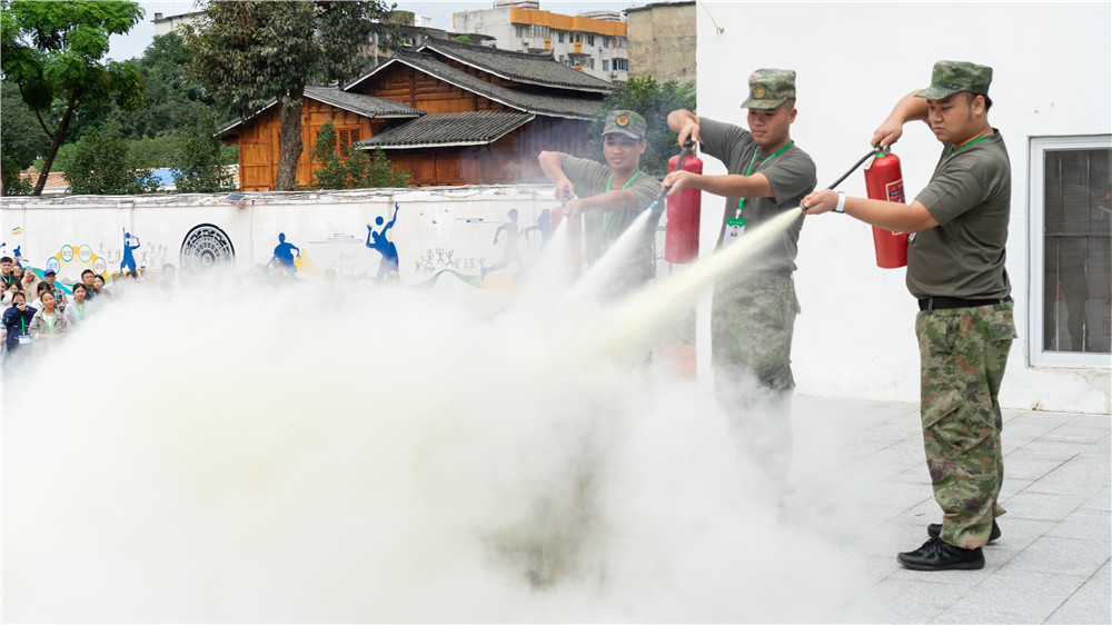 以练筑防 平安校园——学校2025年秋学期消防应急疏散演练圆满完成(图6)