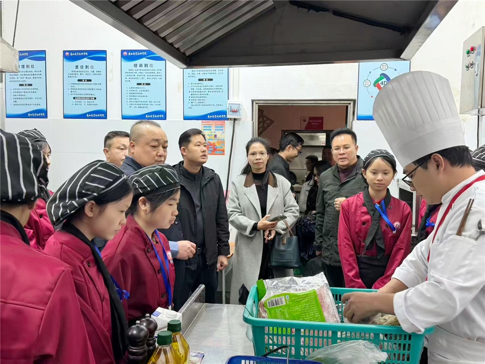 校际交流促提升 聚焦教学谋发展 ——我校赴广西商业技师学院（南宁教学点）学习交流(图2)