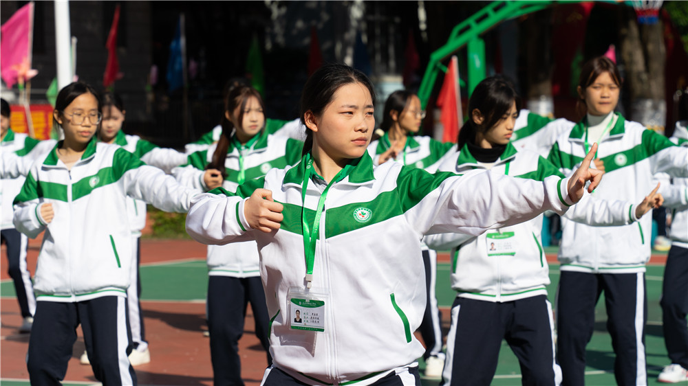 快乐运动 闪耀青春——我校2025年秋季学期校园运动会暨体育嘉年华精彩纷呈(图22)
