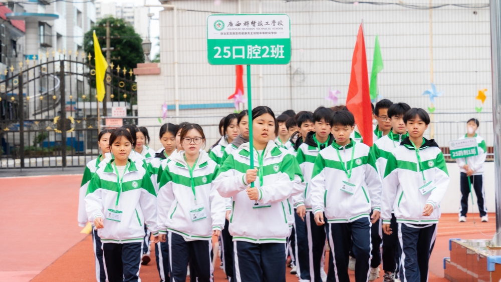 快乐运动 闪耀青春——我校2025年秋季学期校园运动会暨体育嘉年华精彩纷呈(图4)