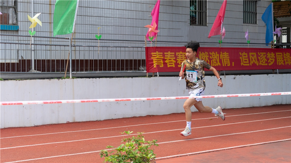 快乐运动 闪耀青春——我校2025年秋季学期校园运动会暨体育嘉年华精彩纷呈(图18)