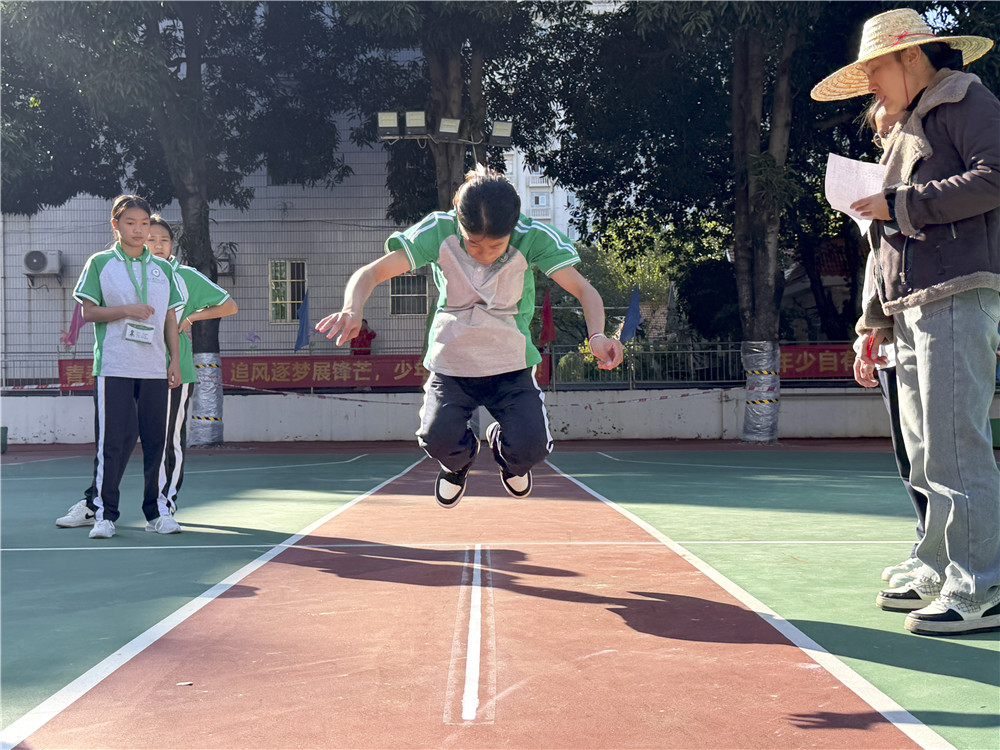 快乐运动 闪耀青春——我校2025年秋季学期校园运动会暨体育嘉年华精彩纷呈(图16)