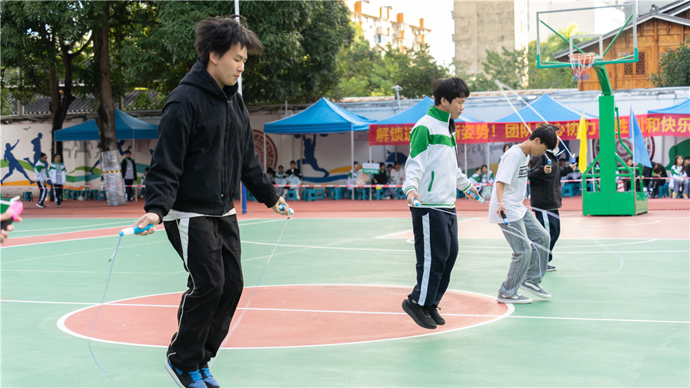 快乐运动 闪耀青春——我校2025年秋季学期校园运动会暨体育嘉年华精彩纷呈(图17)