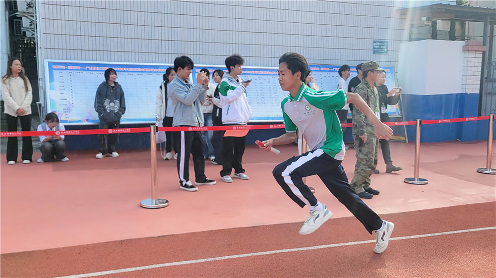 快乐运动 闪耀青春——我校2025年秋季学期校园运动会暨体育嘉年华精彩纷呈(图21)