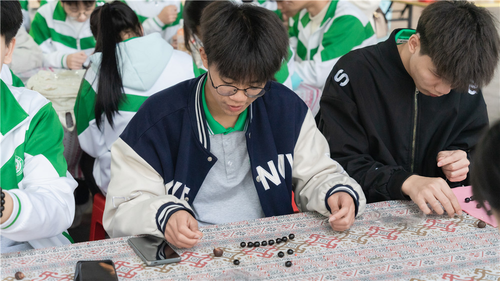 探秘本草世界・传承匠心药韵 ——我校25级中药专业学生赴广西药用植物园开展研学活动(图7)