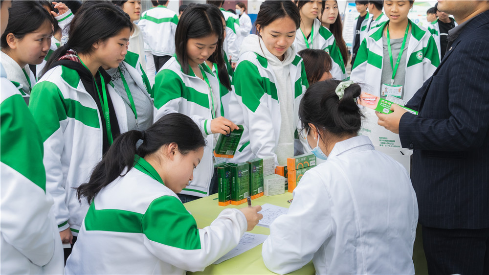 呵护口腔健康 绽放灿烂笑容——我校开设口腔健康大讲堂(图7)