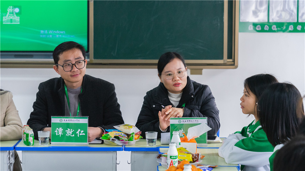 倾听心声 共话成长|我校召开学生代表座谈会(图6)