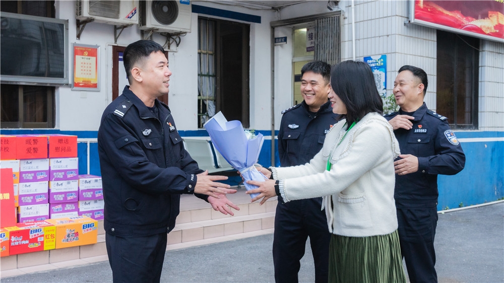 致敬人民卫士 共筑平安校园‍——我校赴南宁市公安局上尧派出所开展警察节慰问活动(图3)