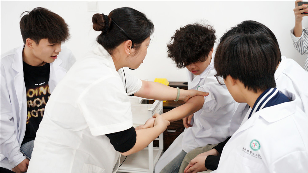 智汇医药 健康未来｜我校开设AI+医药健康系列技能课(图9)