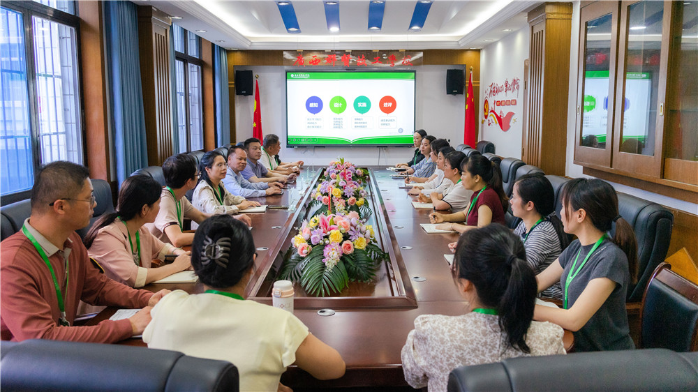 压实责任 狠抓落实——我校召开爱国价值观主题教育部署会(图1) 压实责任 狠抓落实——我校召开爱国价值观主题教育部署会(图1)