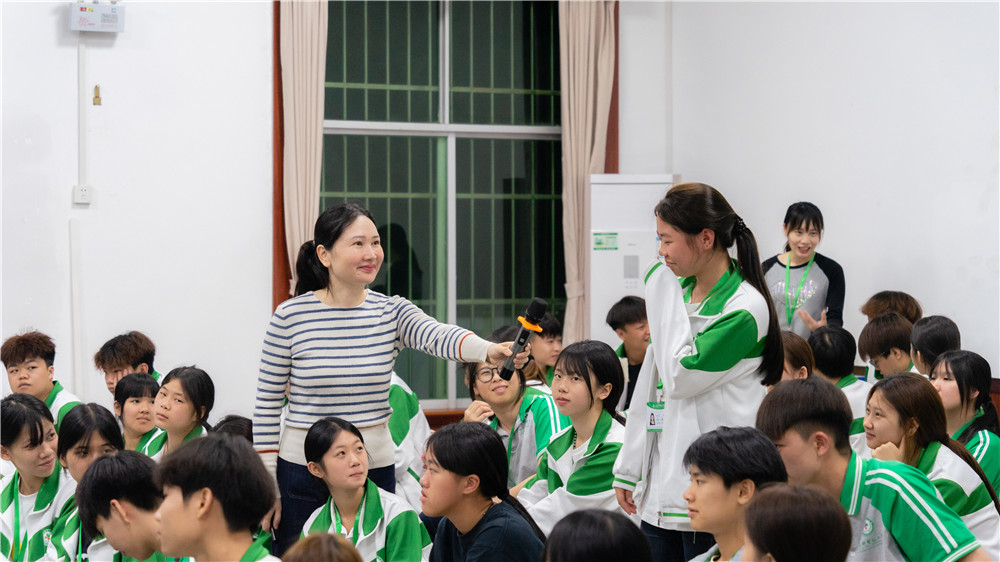青春无“艾”・边界有度——南宁市计生协联合我校开设青春健康教育知识讲座(图3)