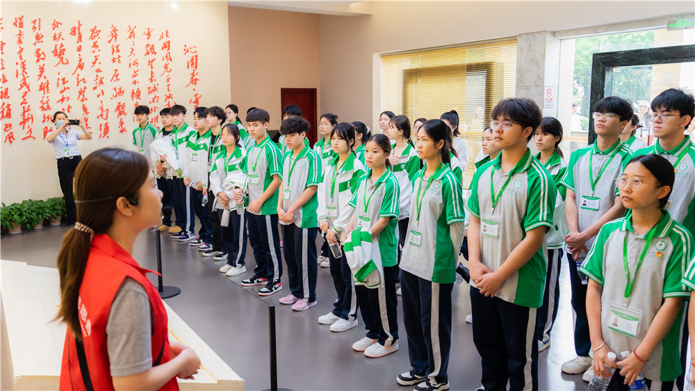 缅怀革命先烈・传承红色基因——我校开展爱国主义价值观培育实践活动(图2)