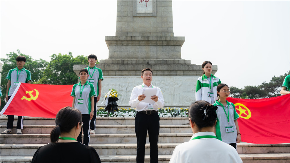 缅怀革命先烈・传承红色基因——我校开展爱国主义价值观培育实践活动(图4)