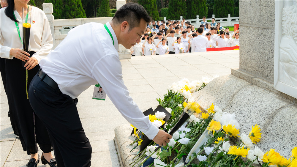 缅怀革命先烈・传承红色基因——我校开展爱国主义价值观培育实践活动(图7)