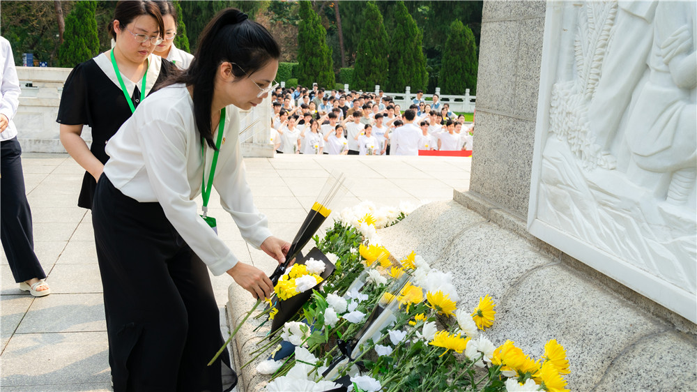 缅怀革命先烈・传承红色基因——我校开展爱国主义价值观培育实践活动(图8)