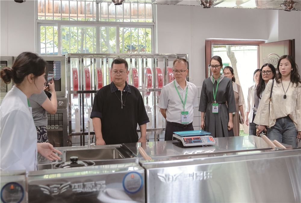 自治区人社厅专家组到广西群贤技工学校开展新设专业现场核查评估(图5)