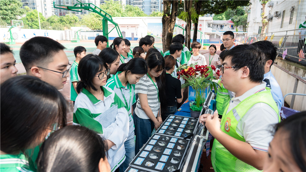 法治护航青春路・禁毒反诈伴成长——共青团南宁市委、南宁市公安局联合我校开展法治安全教育活动(图7)