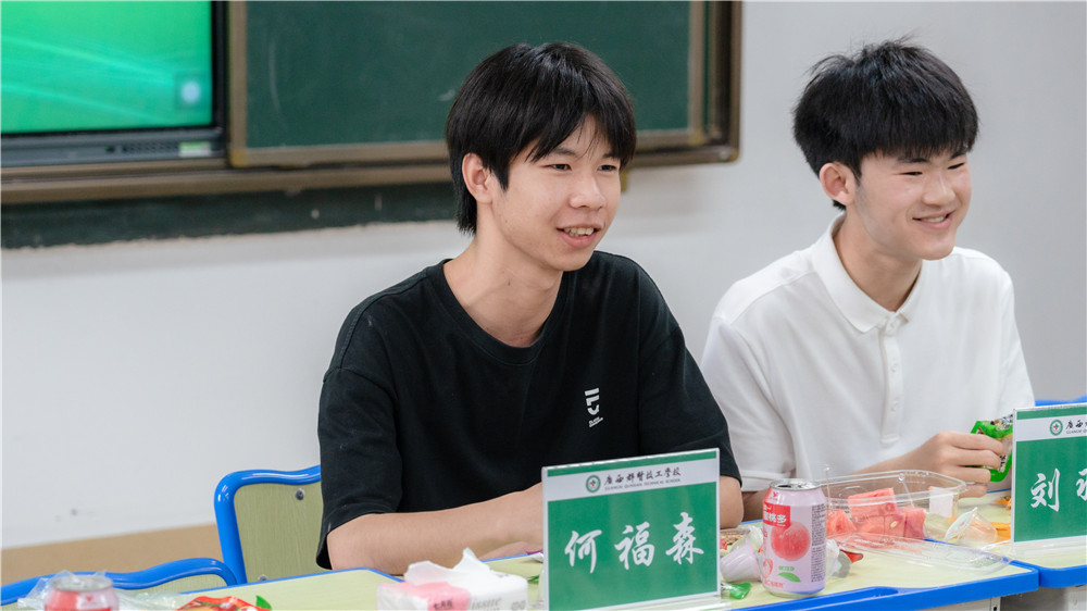 匠心筑梦・状元领航——学校邀请2026年广西职教高考医药卫生大类状元进校园分享升学经验(图8)