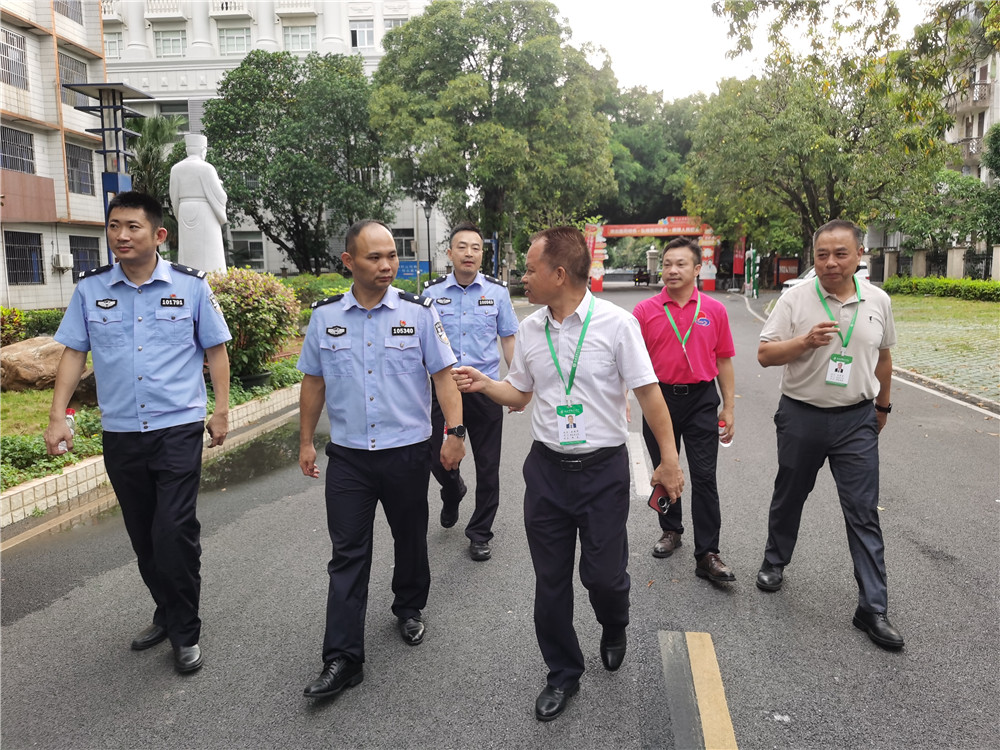 警校联动聚合力，严守平安第一线——南宁市公安局上尧派出所深入我校指导校园安全工作(图2)