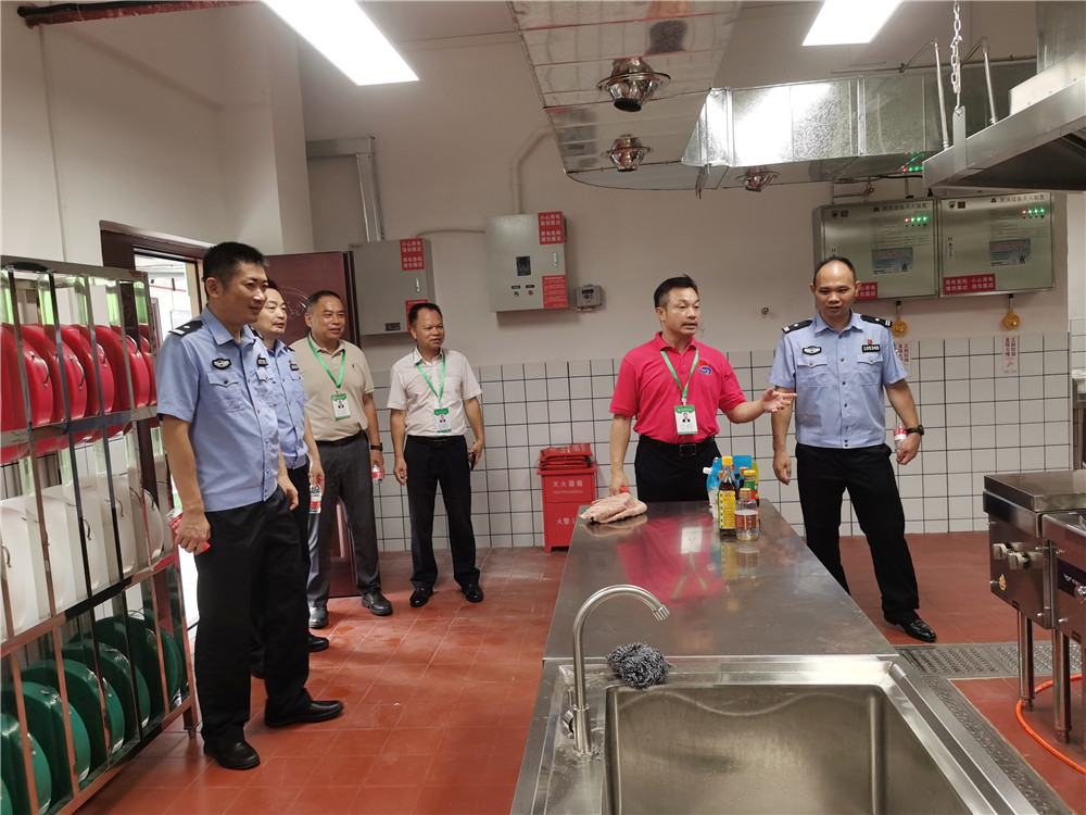 警校联动聚合力，严守平安第一线——南宁市公安局上尧派出所深入我校指导校园安全工作(图3)