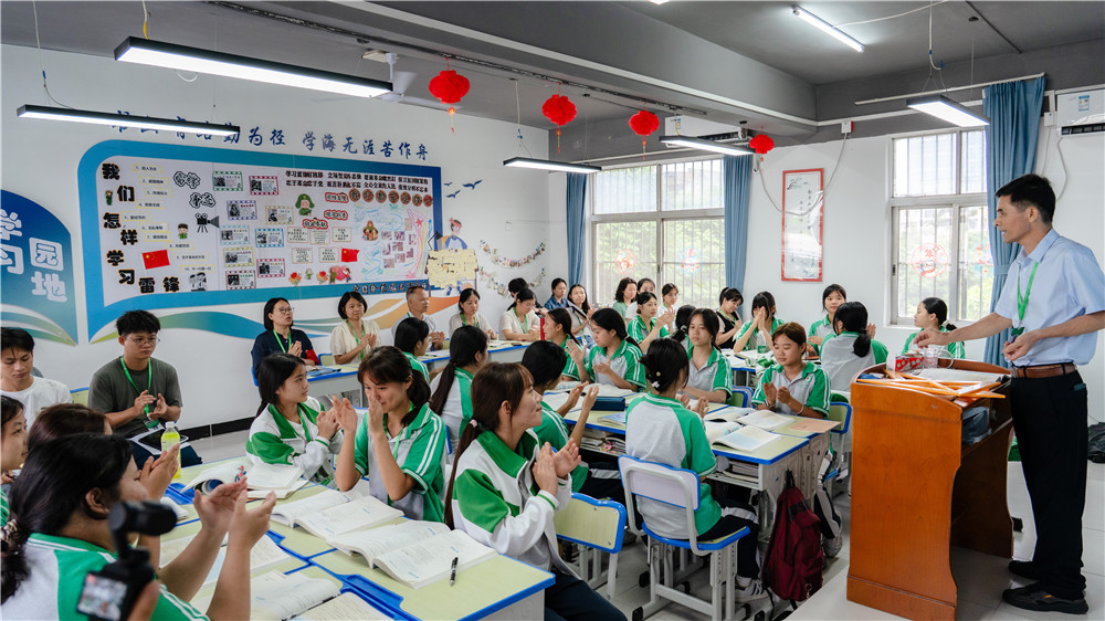 深耕课堂提质效,教研赋能促成长|广西群贤技工学校开展数学公开课活动(图1) 深耕课堂提质效,教研赋能促成长|广西群贤技工学校开展数学公开课活动(图1)