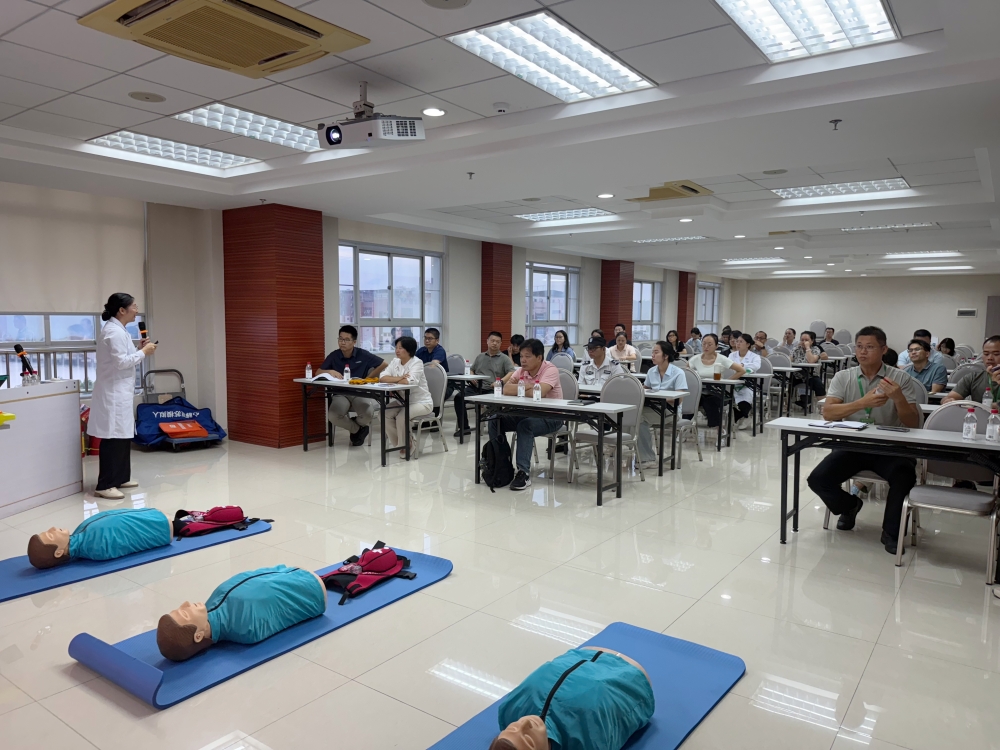 “救”在身边，守护平安｜广西群贤技工学校应急救护培训走进珠江水利委员会西江局(图1)