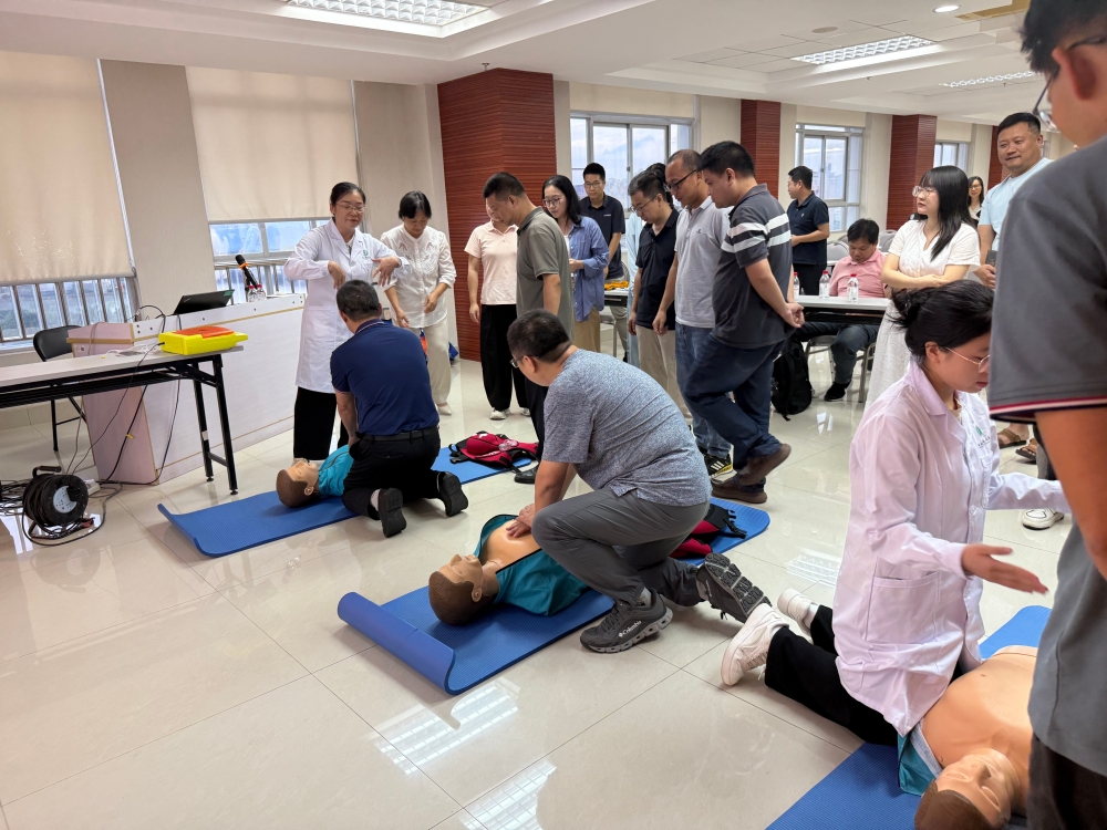 “救”在身边，守护平安｜广西群贤技工学校应急救护培训走进珠江水利委员会西江局(图2)