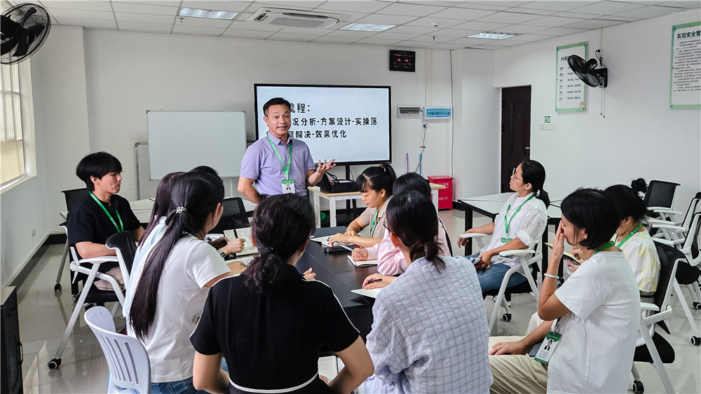 匠心筑美深耕实训，教研赋能提质增效｜广西群贤技工学校开展唇妆设计公开课活动(图6)