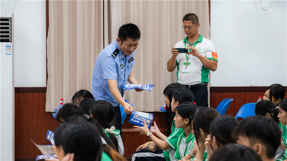 坚守反诈初心· 守护暑期平安——广西群贤技工学校2026年春季学期反诈安全教育讲座(图3)